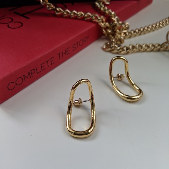 Geo Curved Earrings - Picture 3 of 3